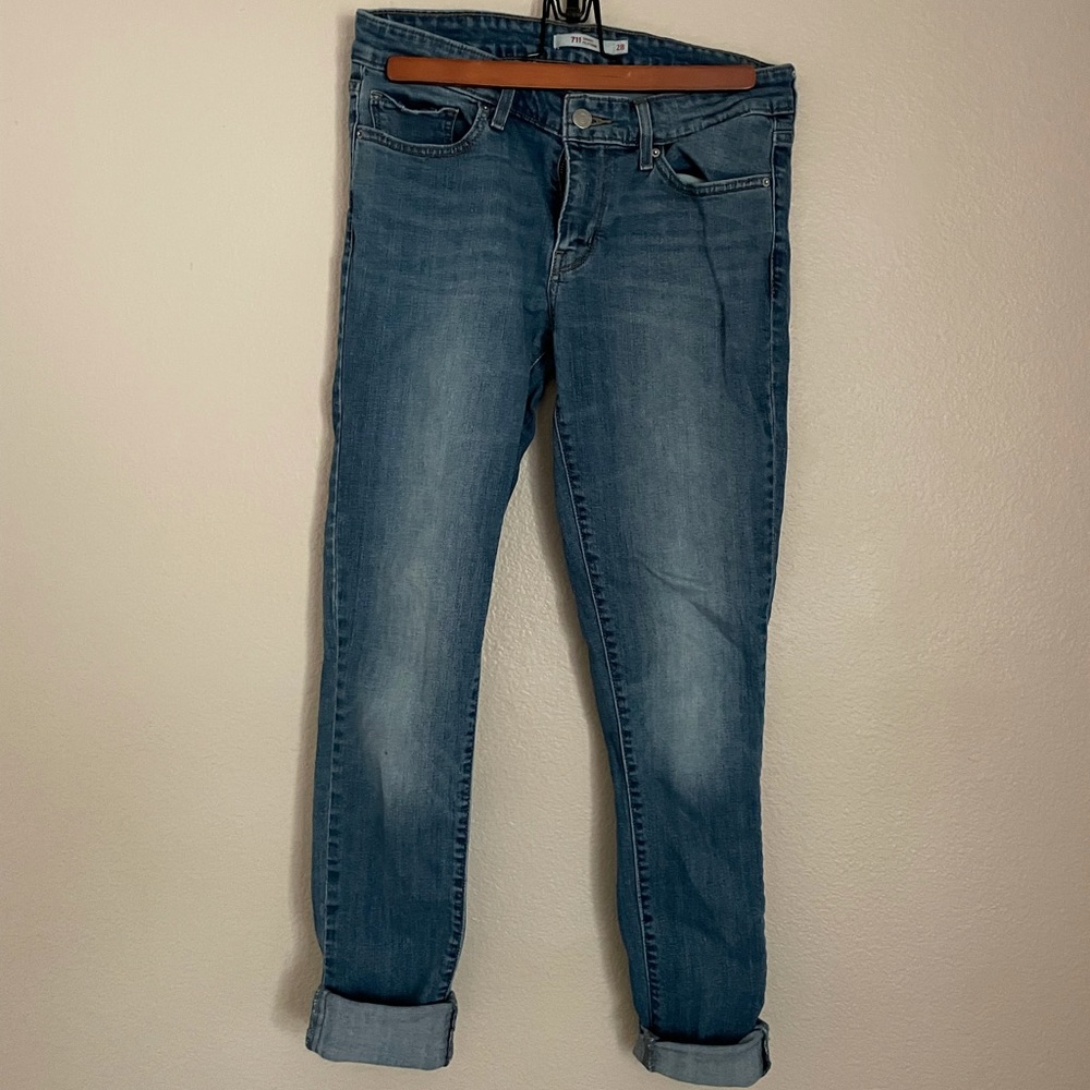 Levi 711 skinny jeans size 28 mid to high rise